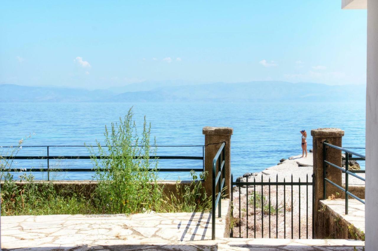 T8 Apartment On The Beach Benitses  Luaran gambar