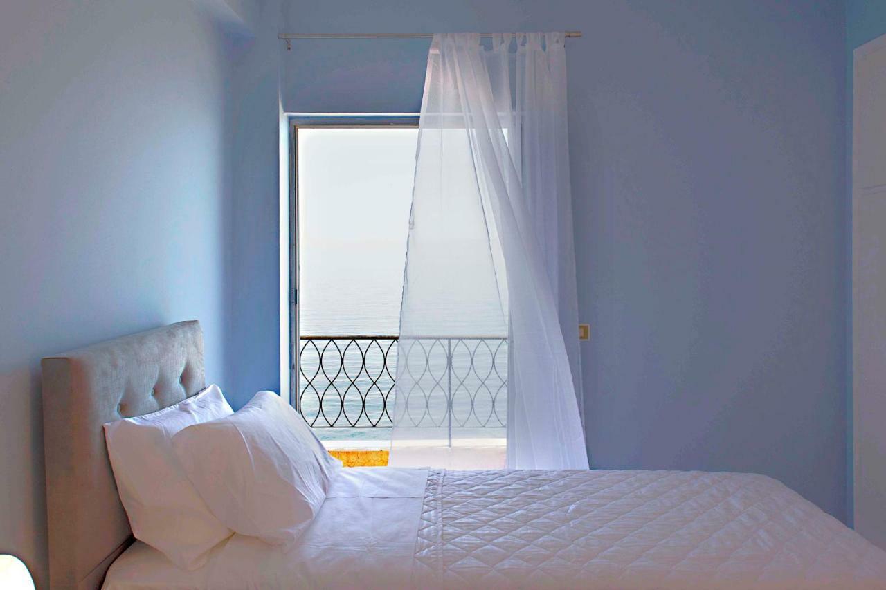 T8 Apartment On The Beach Benitses  Luaran gambar